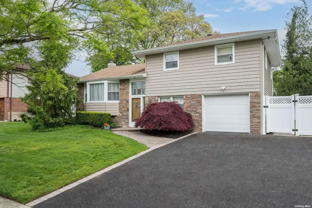 18 Jane Drive Old Bethpage NY 11804