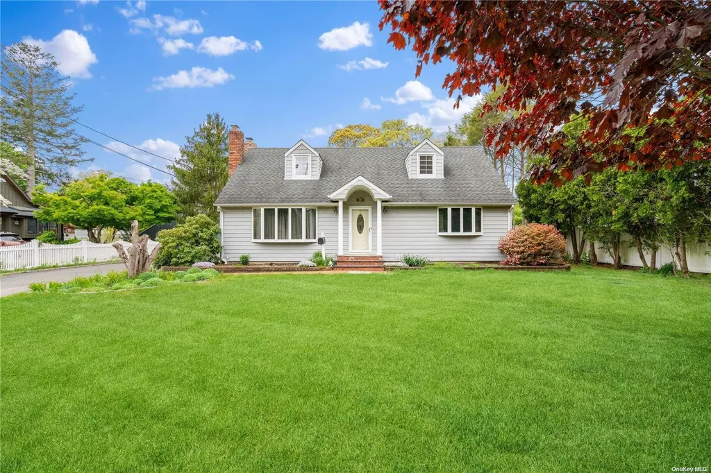 22 Astor Avenue Saint James NY 11780