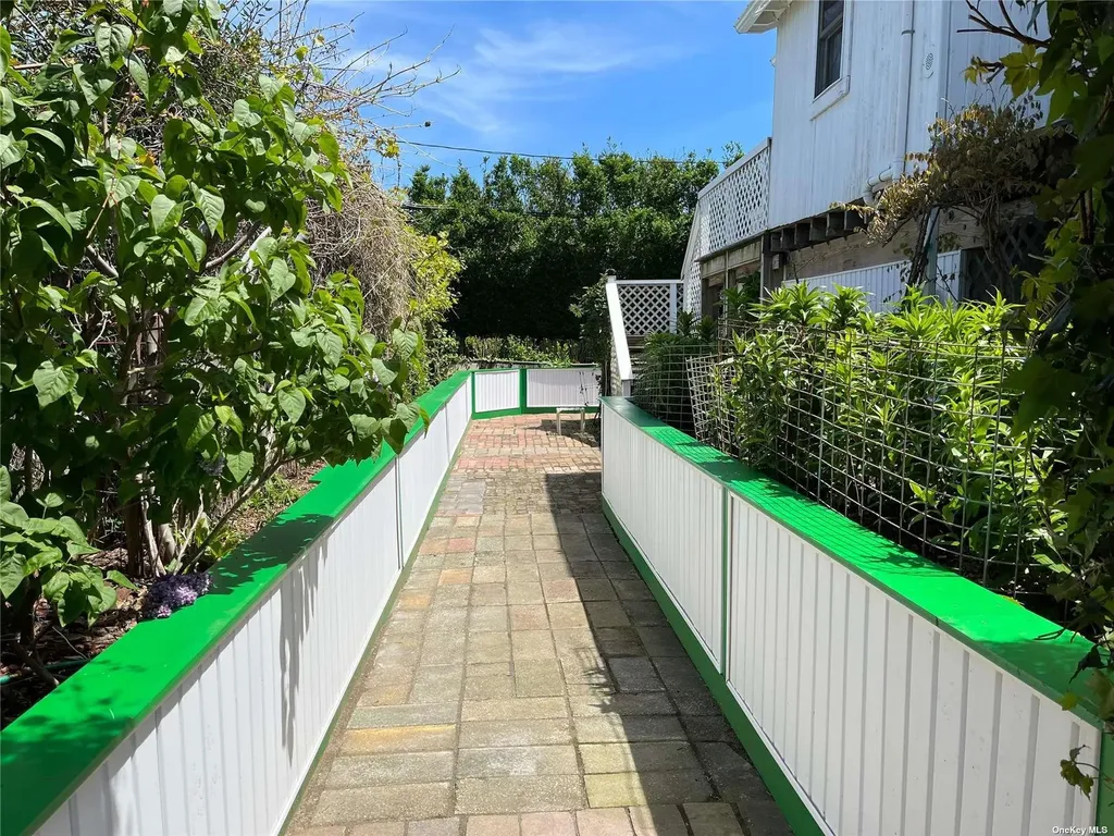 4 Surfview Walk Seaview NY 11770