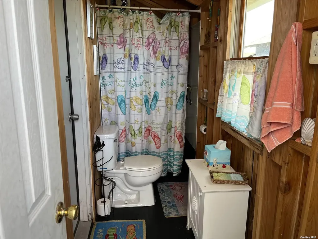 4 Surfview Walk Seaview NY 11770