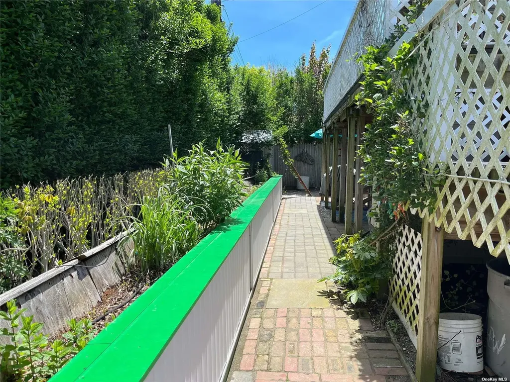 4 Surfview Walk Seaview NY 11770
