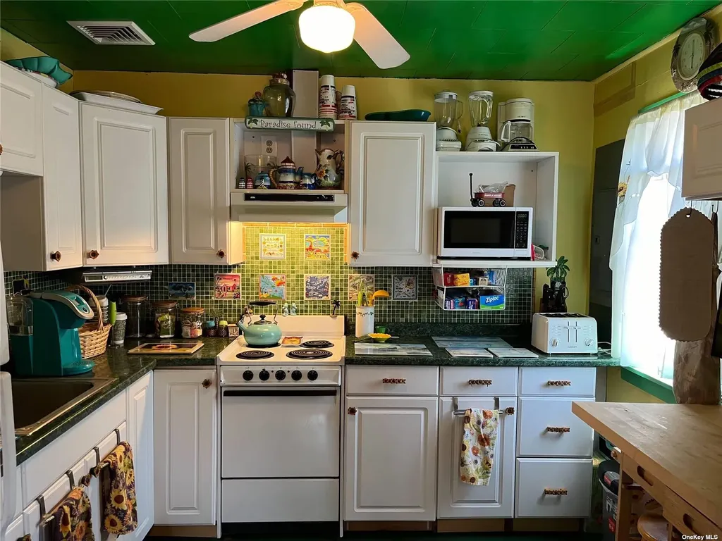 4 Surfview Walk Seaview NY 11770