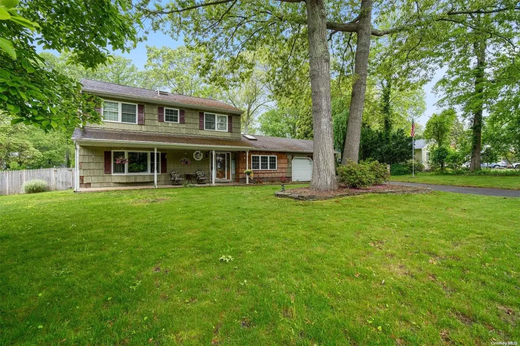 22 Reynolds Road Shoreham NY 11786