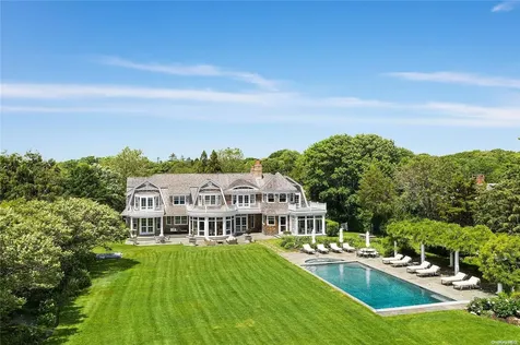 2 Delafield Street Westhampton Beach NY 11978