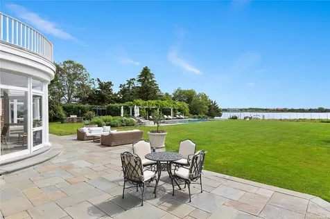 2 Delafield Street Westhampton Beach NY 11978