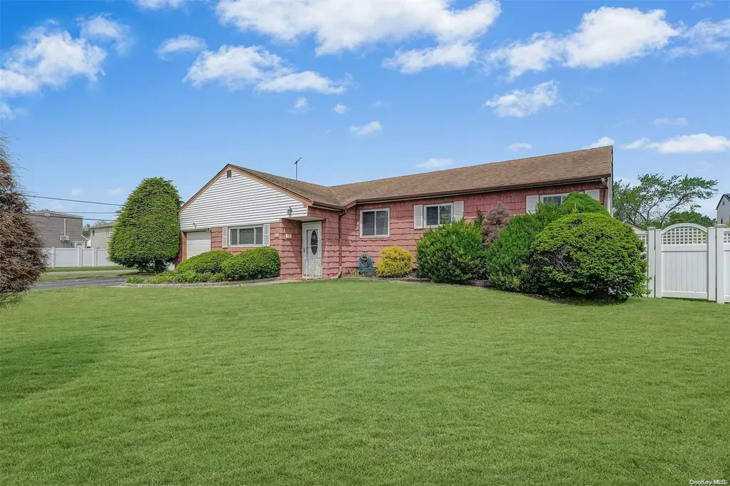 402 3rd Street Lindenhurst NY 11757