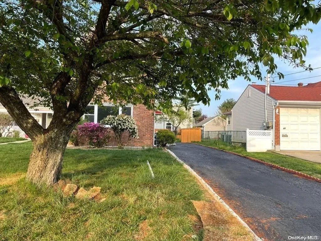 63 Wood Avenue Albertson NY 11507