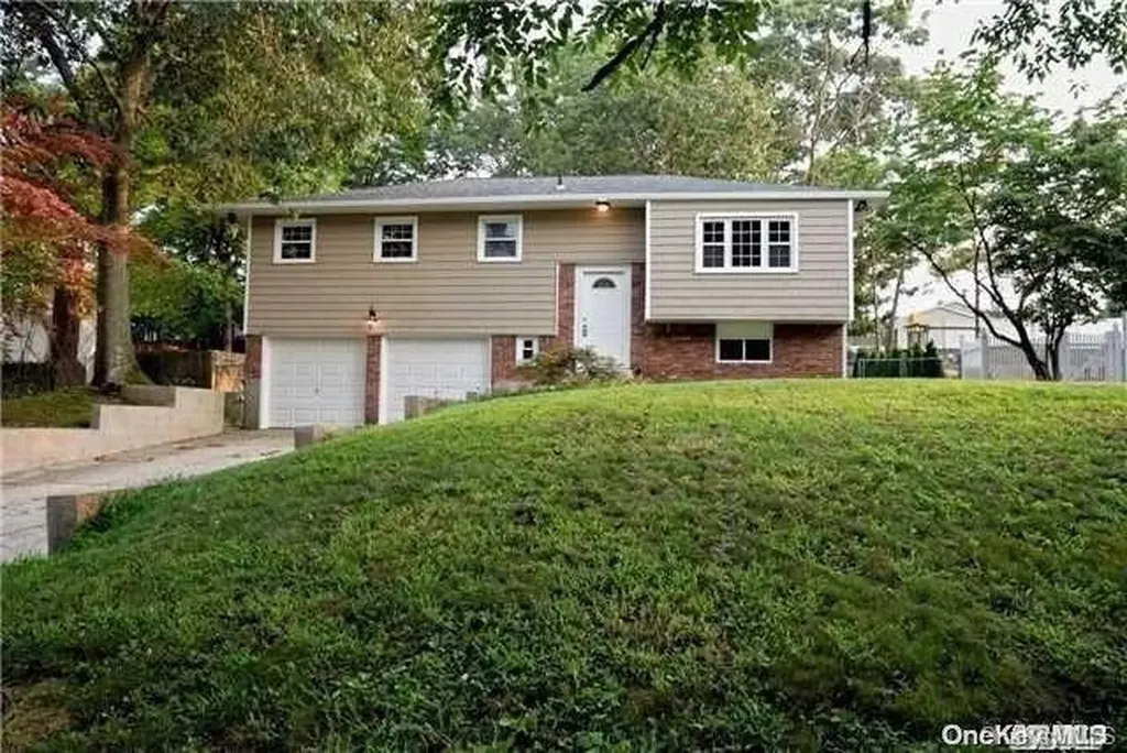30 Parnell Drive Smithtown NY 11787