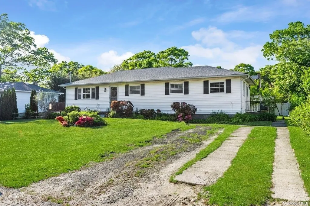 9 Arrowhead Drive Shirley NY 11967