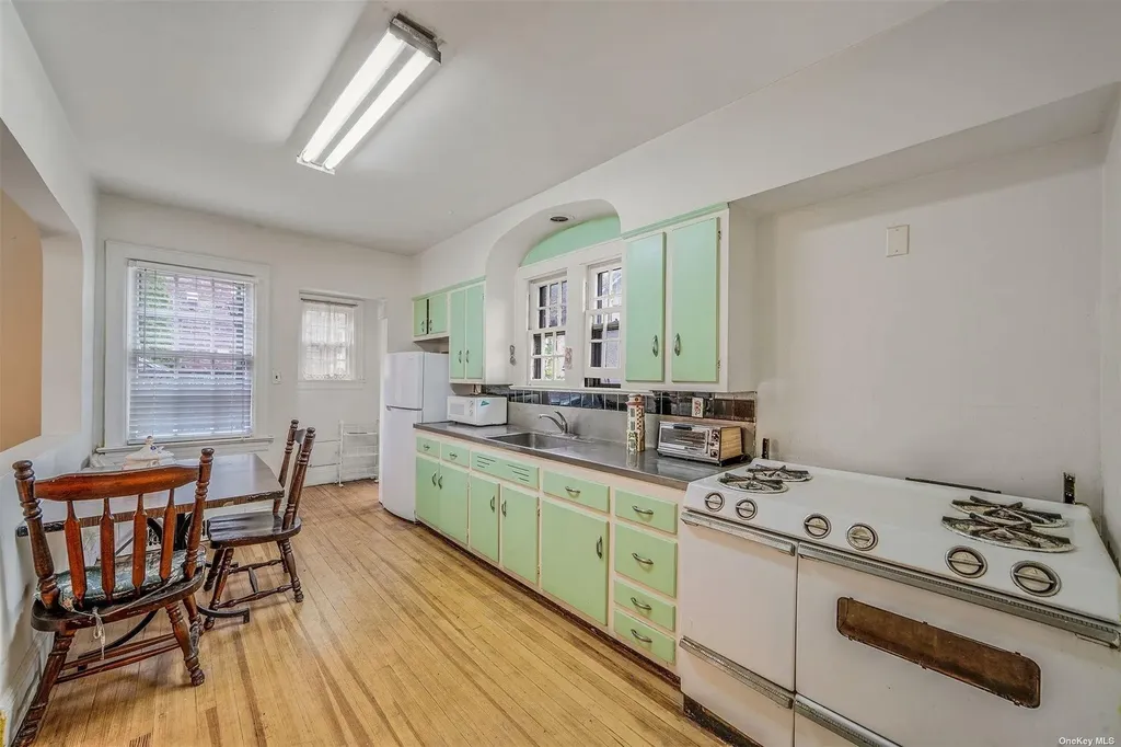 60-14 60th Avenue Maspeth NY 11378