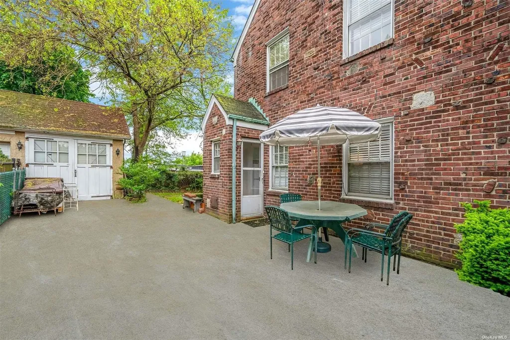 60-14 60th Avenue Maspeth NY 11378
