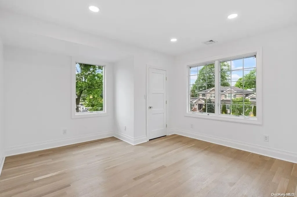 87 Prospect Avenue Cedarhurst NY 11516