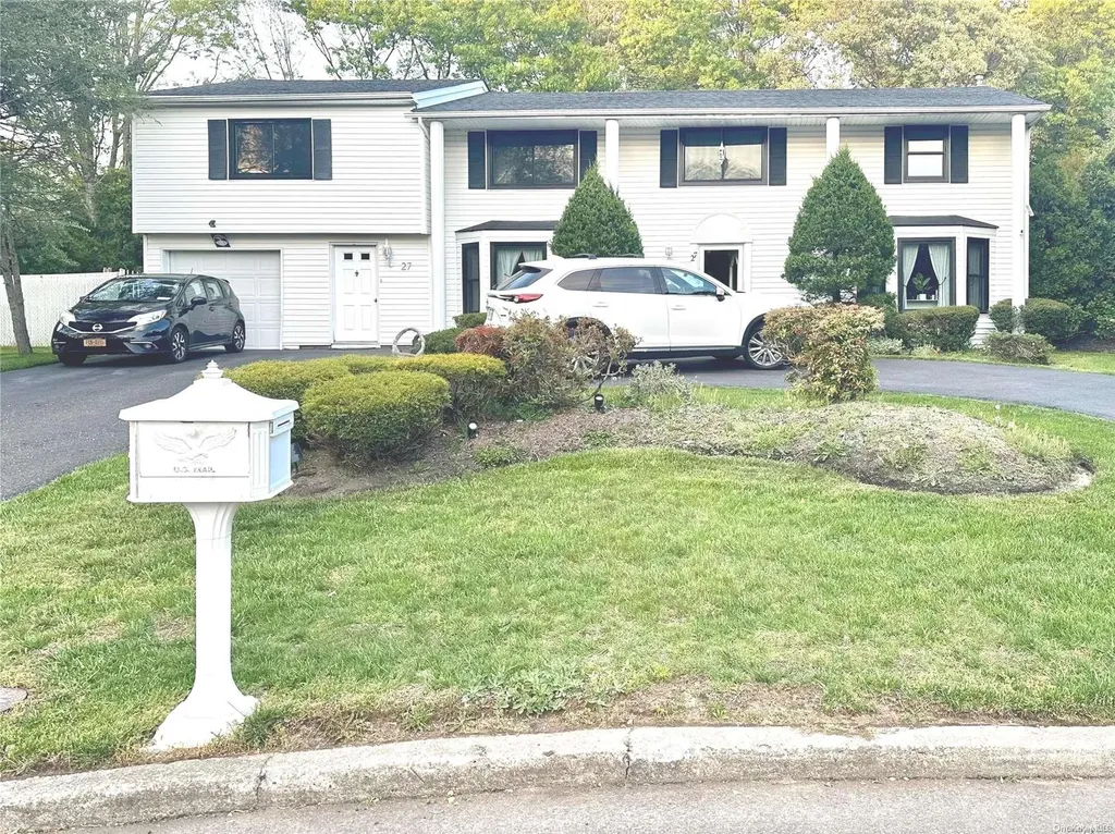 27 Stuart Drive Coram NY 11727
