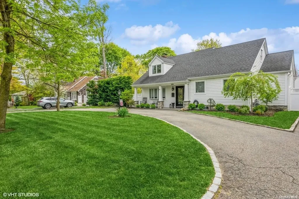 3694 Lufberry Avenue Wantagh NY 11793