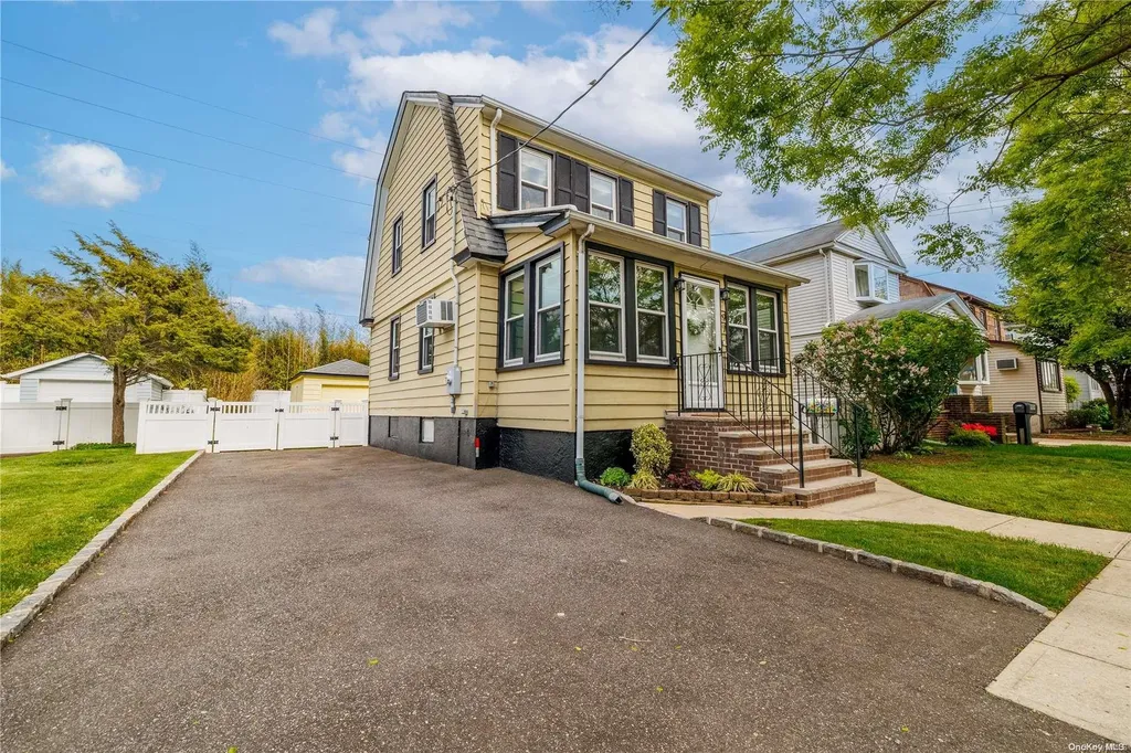 97 Cochran Place Valley Stream NY 11581