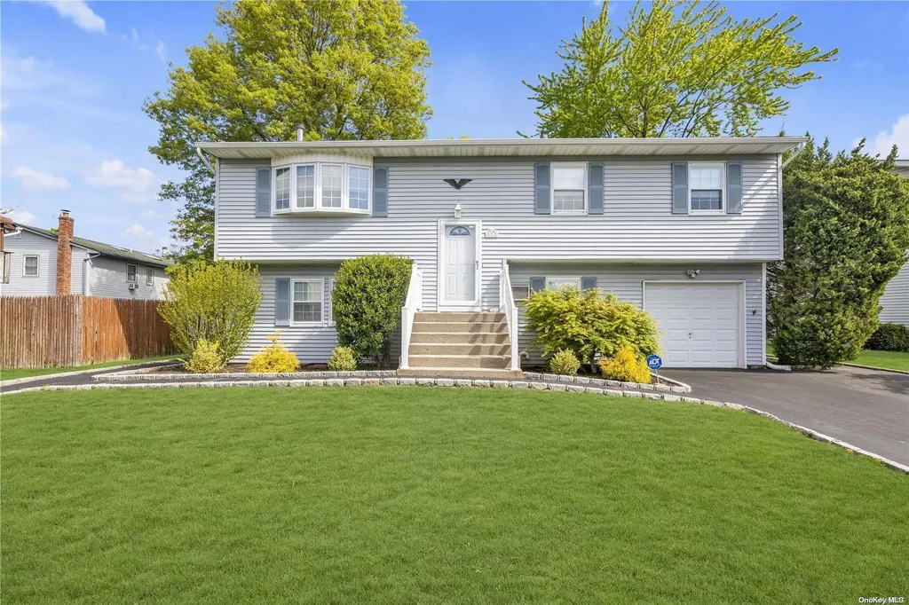 7 S Shore Court Islip NY 11751