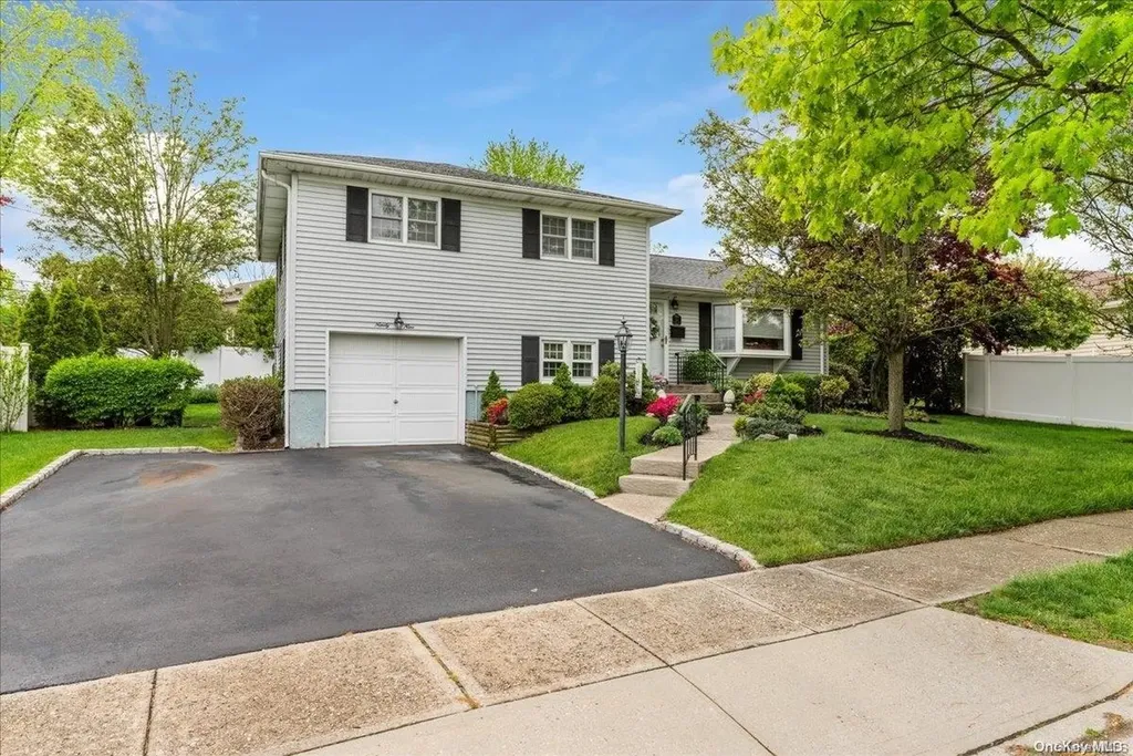 99 Silber Avenue Bethpage NY 11714