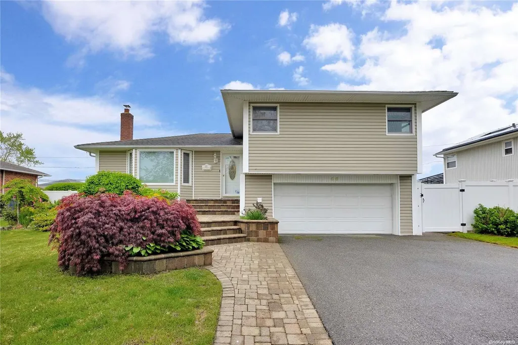 66 Maplewood Drive Plainview NY 11803