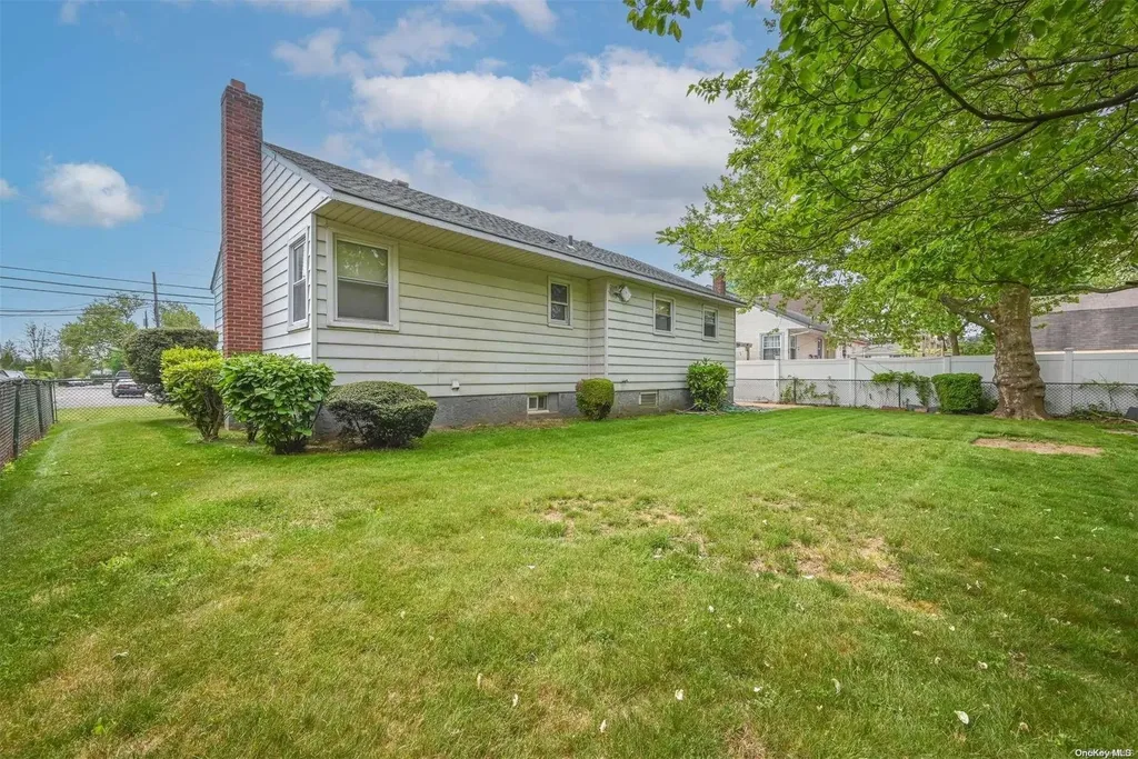 46 Pubins Lane New Hyde Park NY 11040