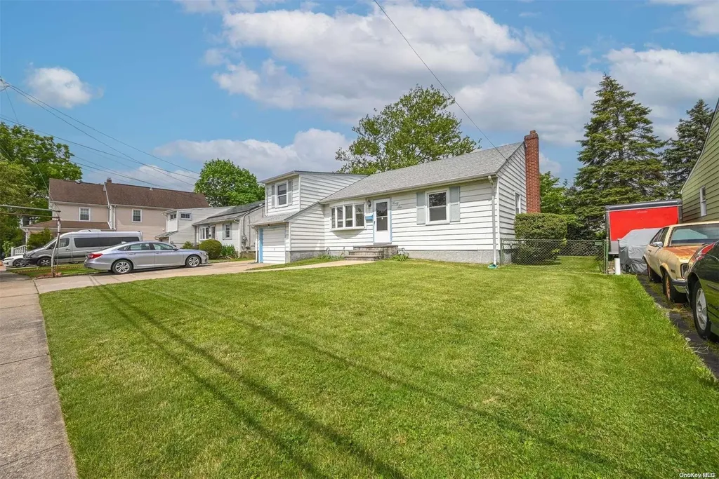 46 Pubins Lane New Hyde Park NY 11040