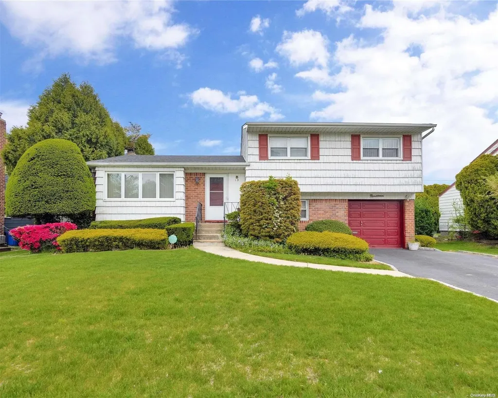 19 Sylvia Lane Plainview NY 11803