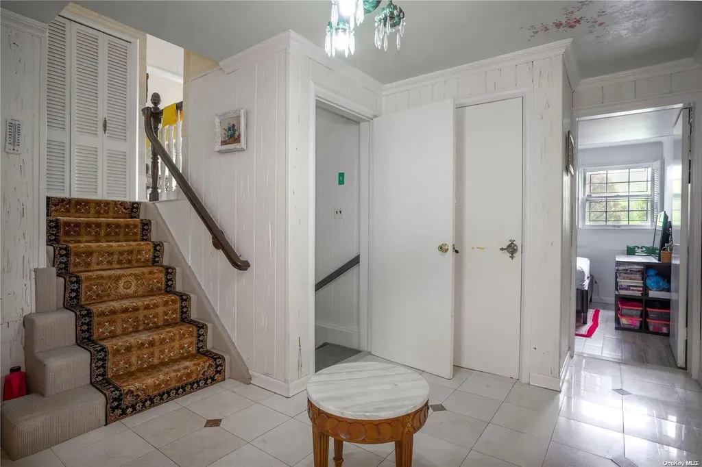 20 Lake Road Great Neck NY 11020