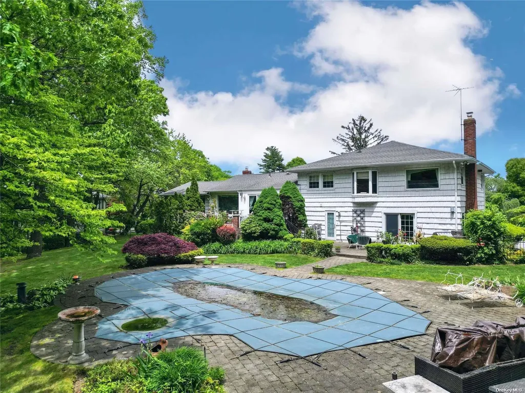 20 Lake Road Great Neck NY 11020
