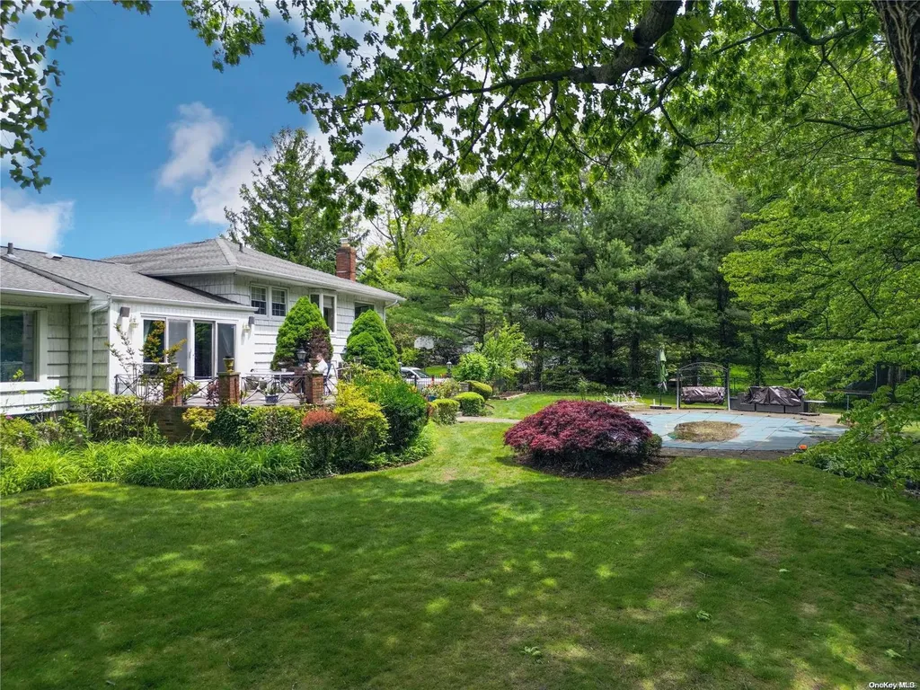 20 Lake Road Great Neck NY 11020