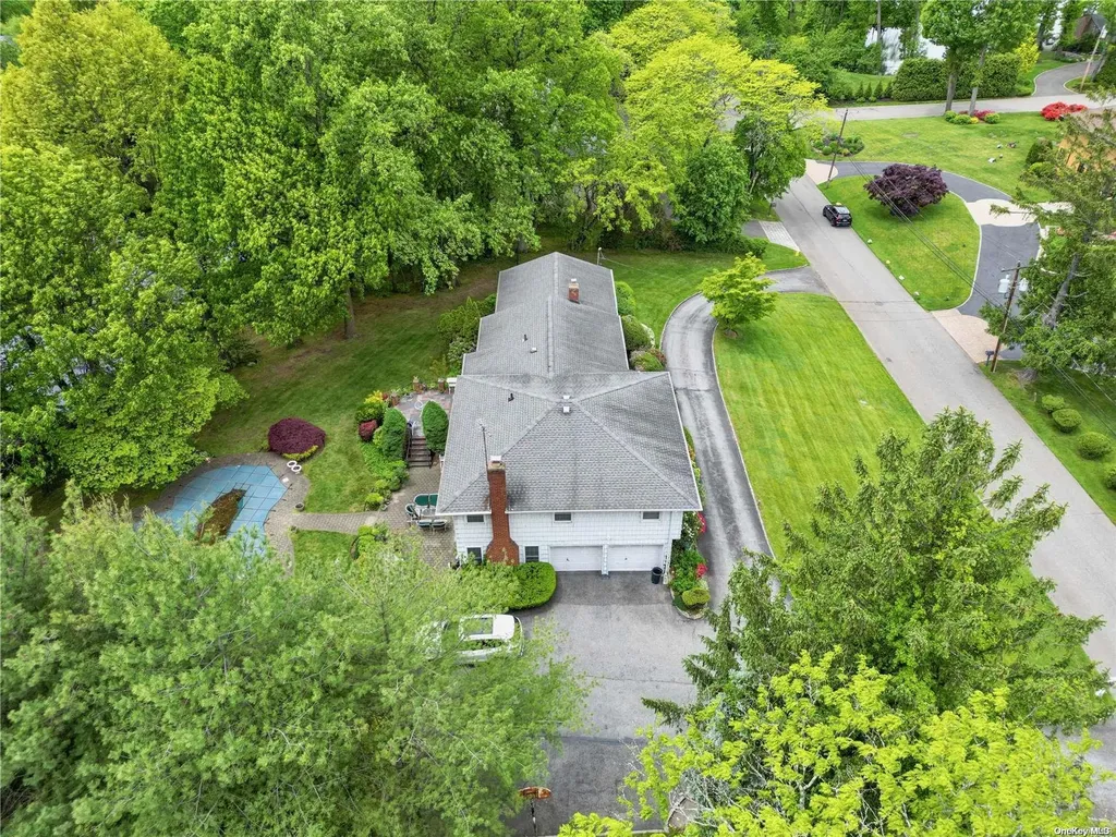 20 Lake Road Great Neck NY 11020