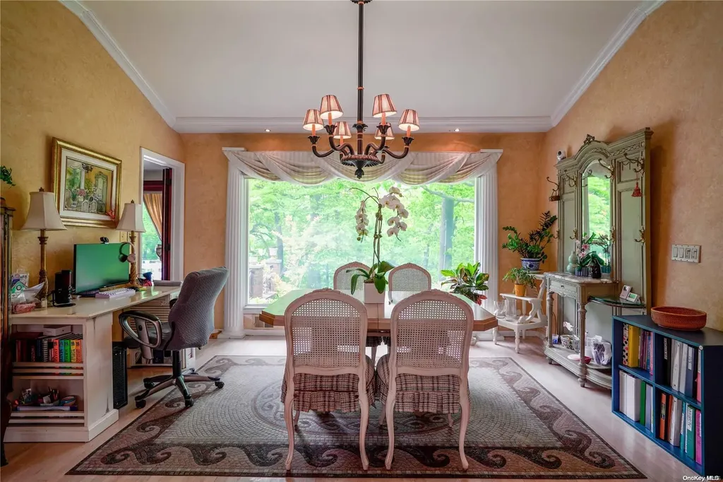 20 Lake Road Great Neck NY 11020