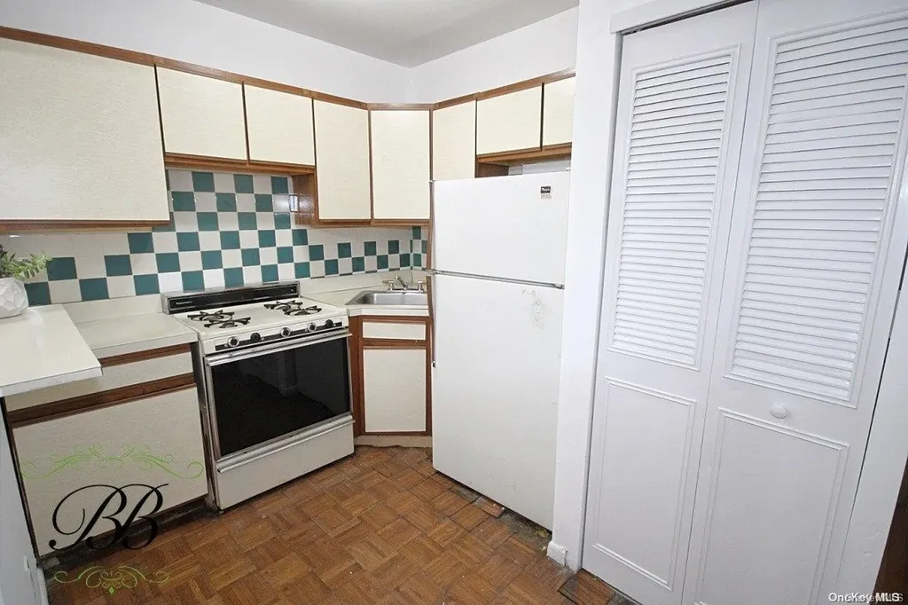 557 E 87th Street Brooklyn NY 11236
