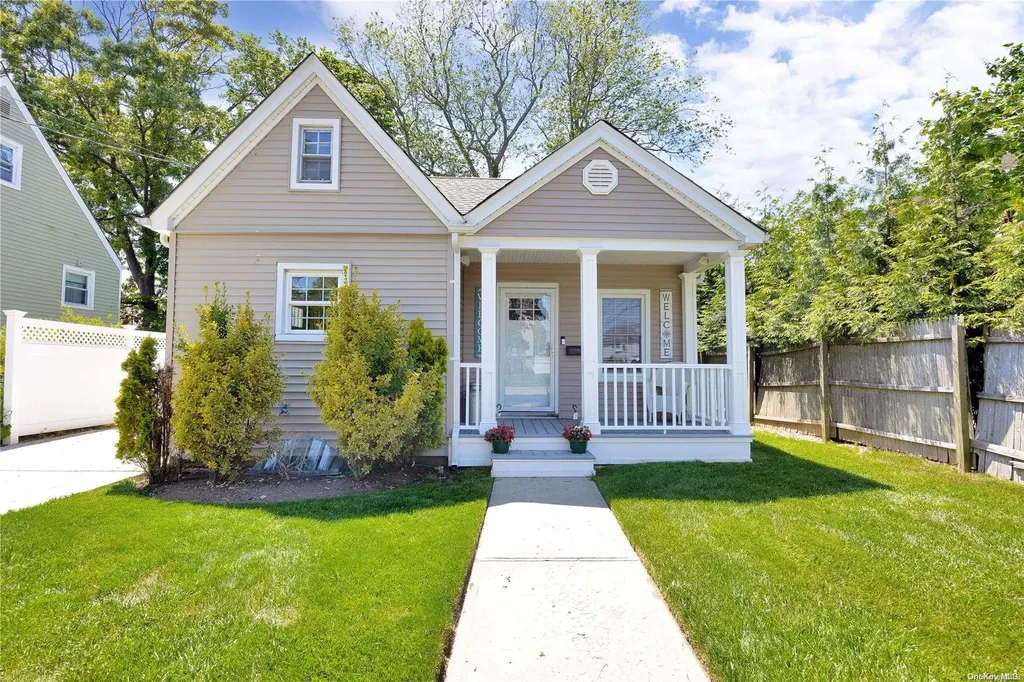 552 S Bayview Avenue Freeport NY 11520