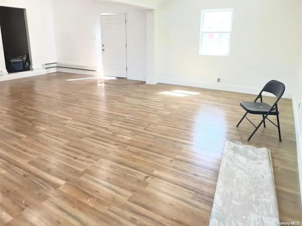 764 Sunrise West Babylon NY 11704