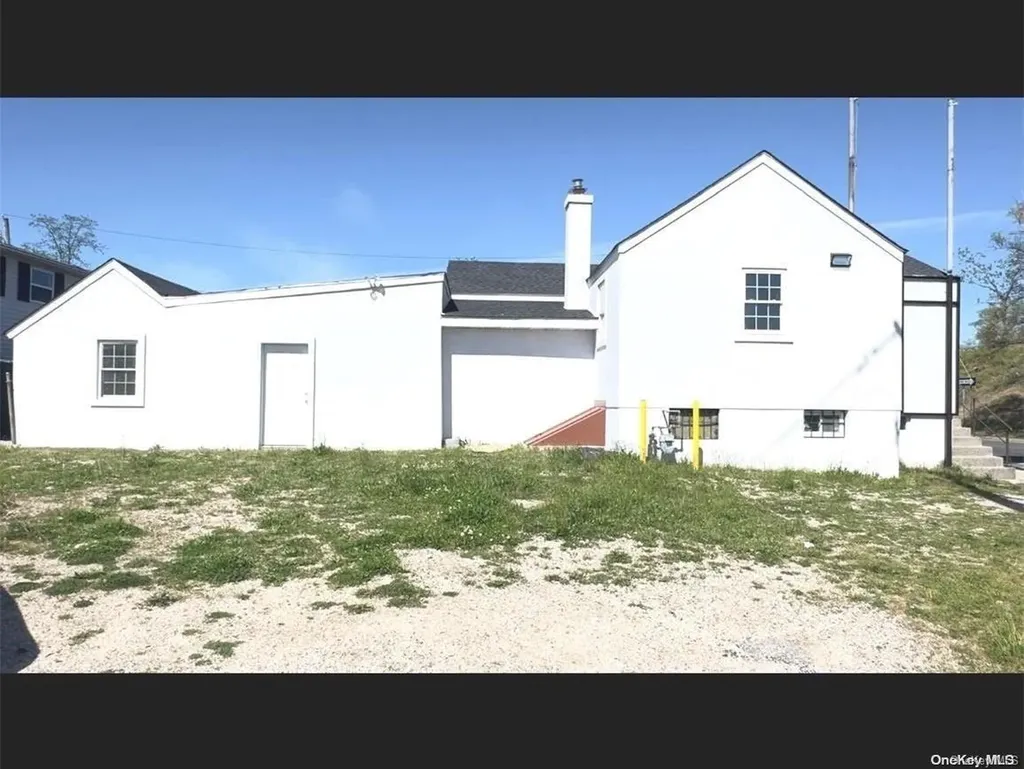 764 Sunrise West Babylon NY 11704