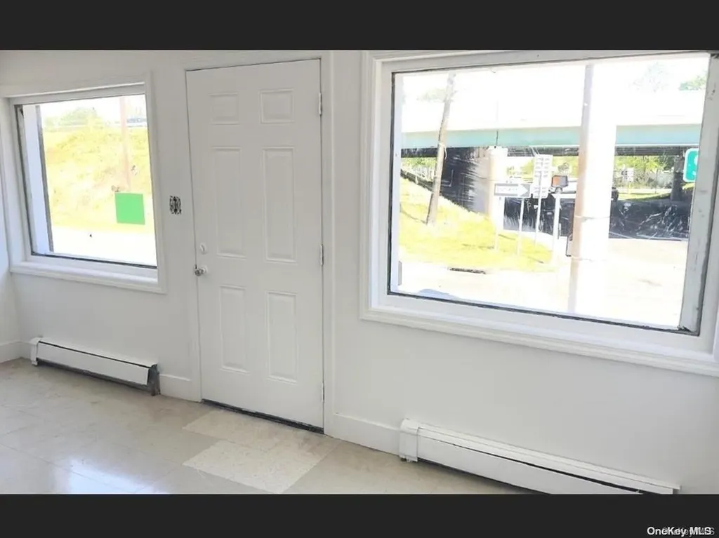 764 Sunrise West Babylon NY 11704