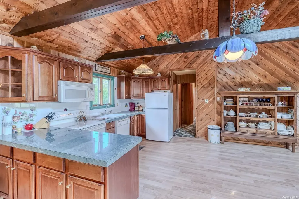 14 5th Street Wading River NY 11792