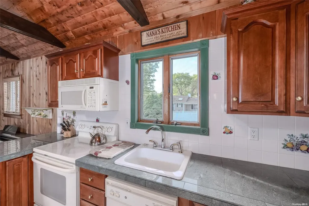 14 5th Street Wading River NY 11792