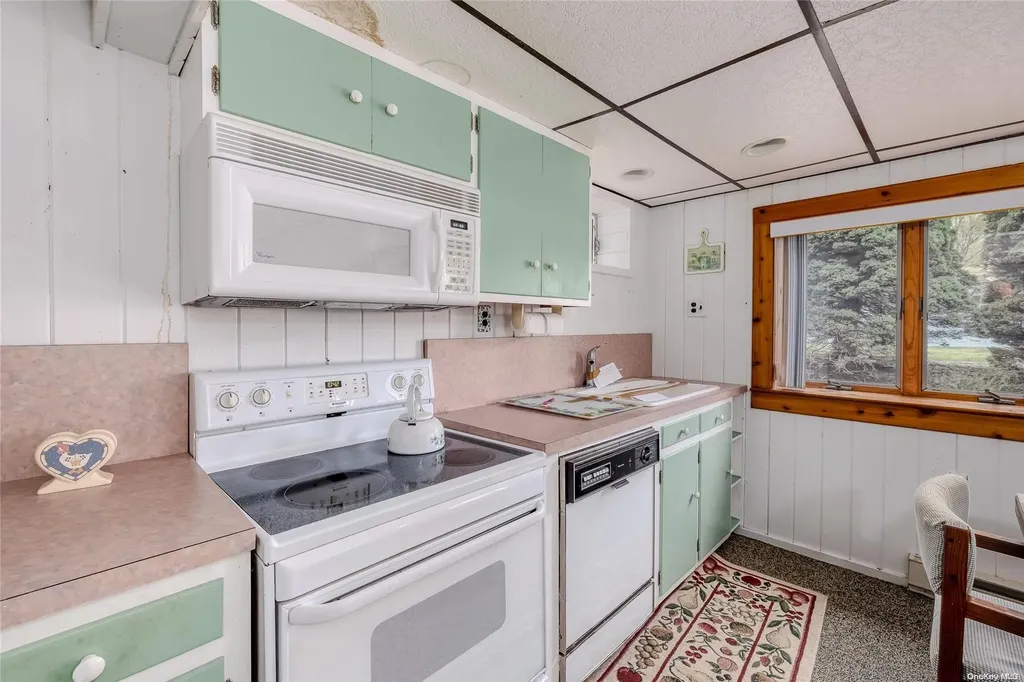 14 5th Street Wading River NY 11792