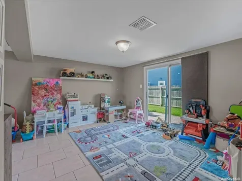 46 W Saltaire Road Lindenhurst NY 11757