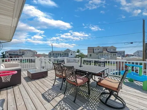 46 W Saltaire Road Lindenhurst NY 11757