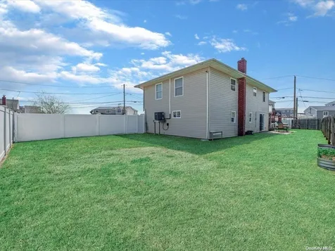 46 W Saltaire Road Lindenhurst NY 11757