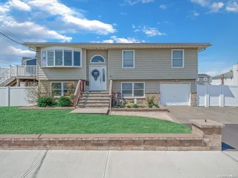 46 W Saltaire Road Lindenhurst NY 11757