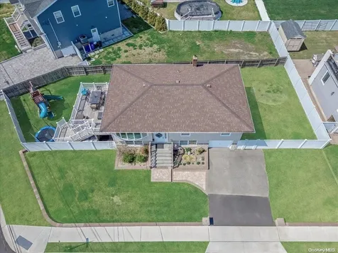 46 W Saltaire Road Lindenhurst NY 11757