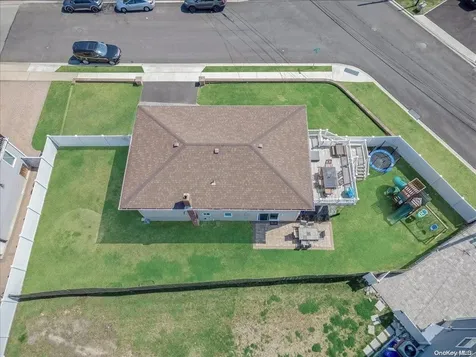 46 W Saltaire Road Lindenhurst NY 11757