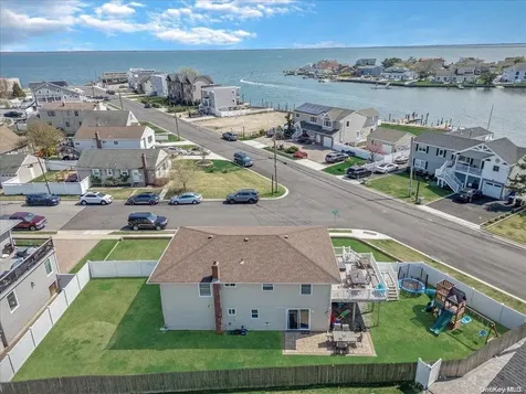 46 W Saltaire Road Lindenhurst NY 11757