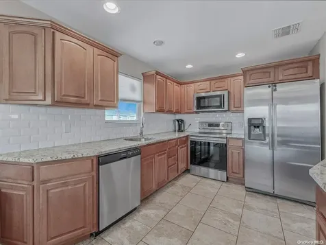 46 W Saltaire Road Lindenhurst NY 11757