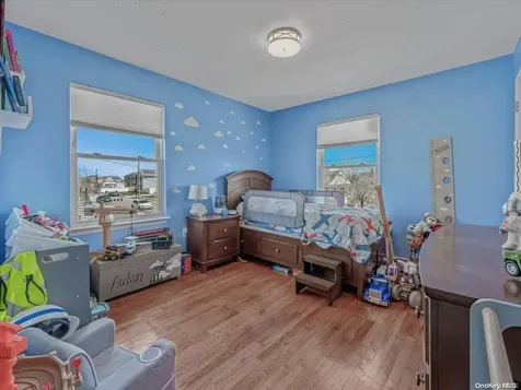 46 W Saltaire Road Lindenhurst NY 11757