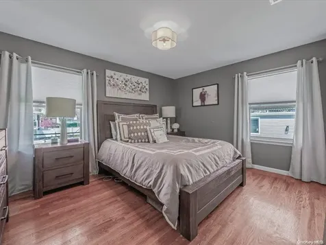 46 W Saltaire Road Lindenhurst NY 11757