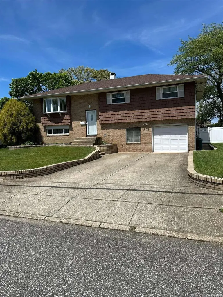 19 Headline Road Deer Park NY 11729