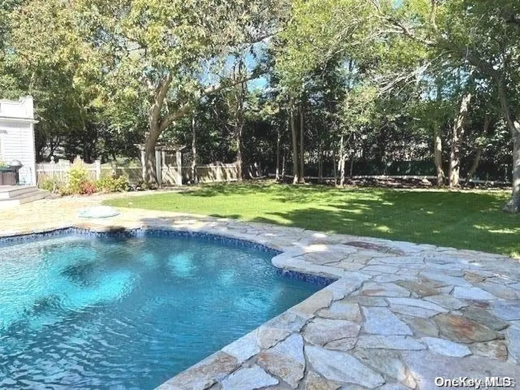 11 Pheasant Lane Remsenburg NY 11960